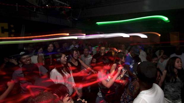 สถานบันเทิงยามค่ำคืน ในกรุงโอกินาว่า-clutch Nightclub(4)
