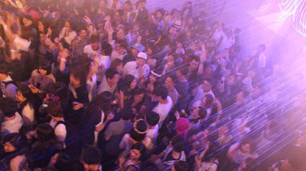 สถานบันเทิงยามค่ำคืน ในกรุงฮอกไกโด/SAPPORO-PIT Nightclub(1)